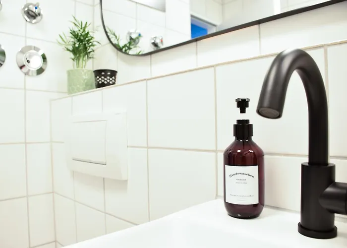 12 - Modern - Zentral - Kueche Appartement